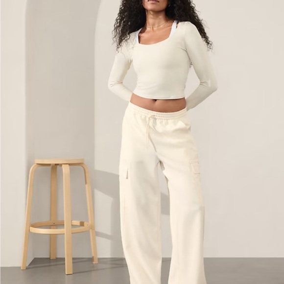 Athleta Promenade High Rise Cargo Pants in Mongolian White Size M NWT - Picture 1 of 6